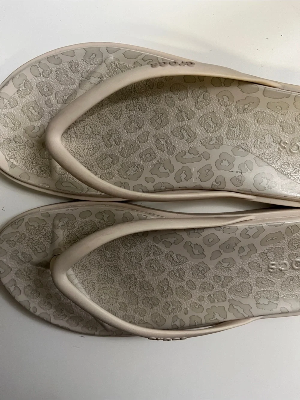 CROCS lightweight flip
